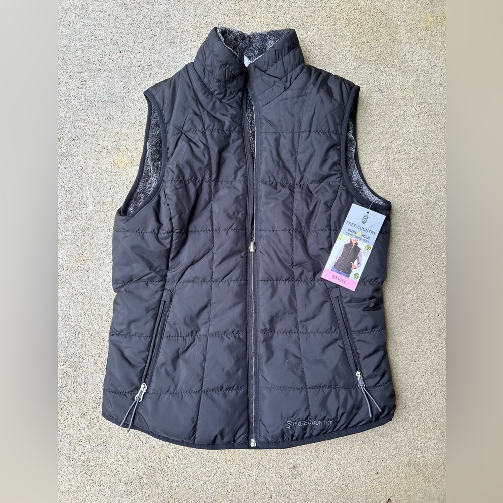 Free country women’s quilted/faux fur reversible vest black size small NWT